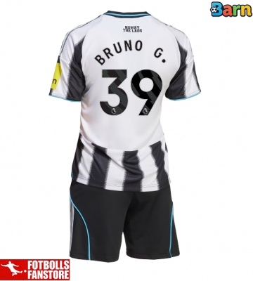 Newcastle United Bruno Guimaraes #39 Hemmatröja Barn 2025-26 Kortärmad (+ Korta byxor)